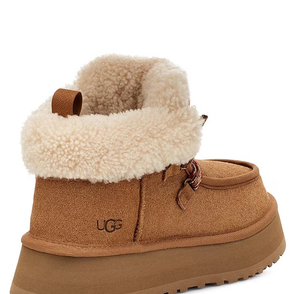 NWT IN BOX
UGG
Funkarra Cabin Cuff Suede Fur Collar Lace-Up Booties Size 8 - Picture 3 of 3